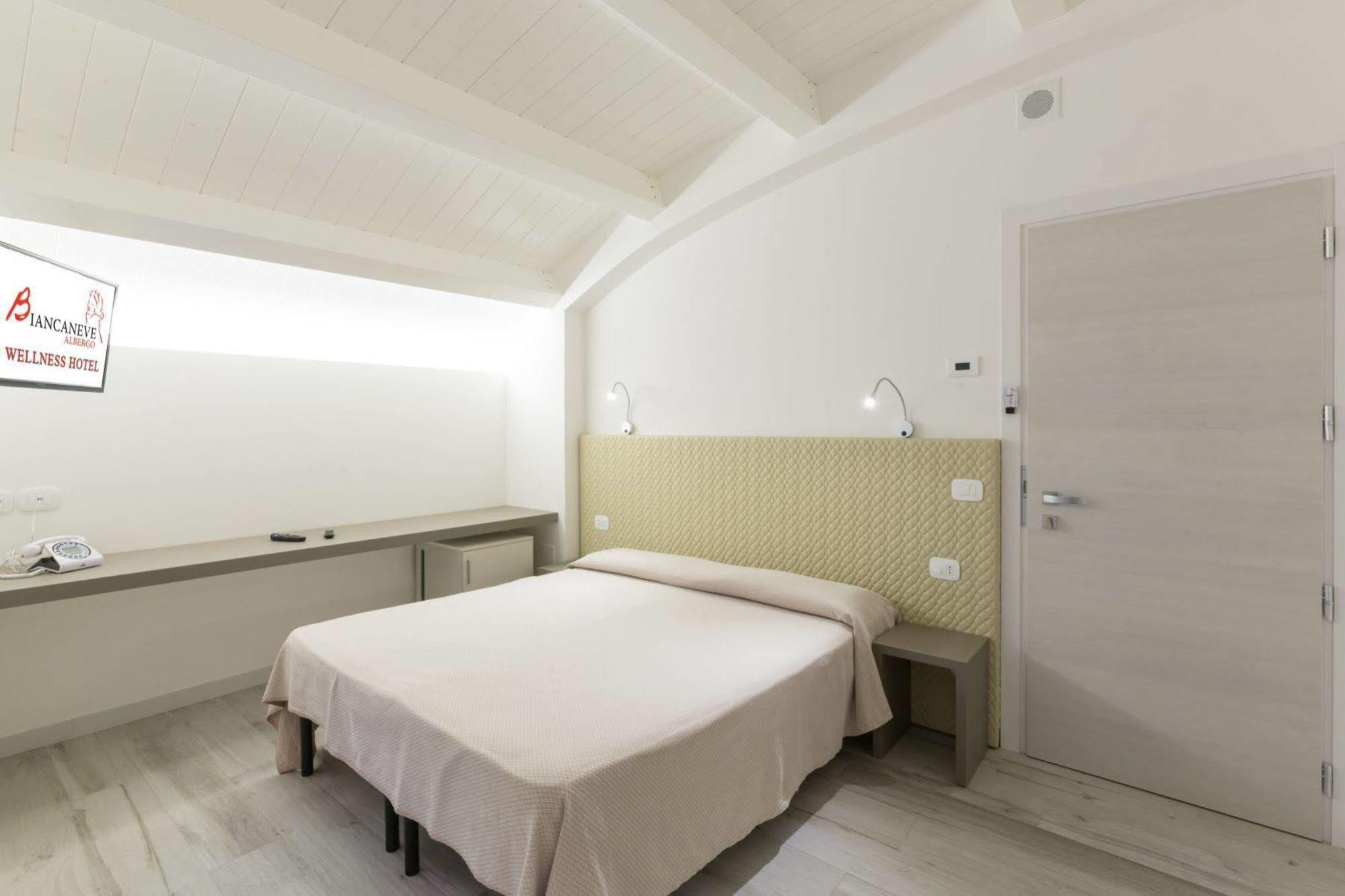 Hotel Biancaneve Wellness 마로타 외부 사진